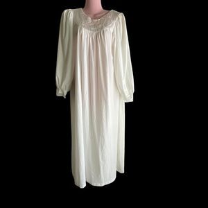 Vintage Miss Elaine Nightgown Womens Medium Fleece Embroidered Long Sleeve 70s